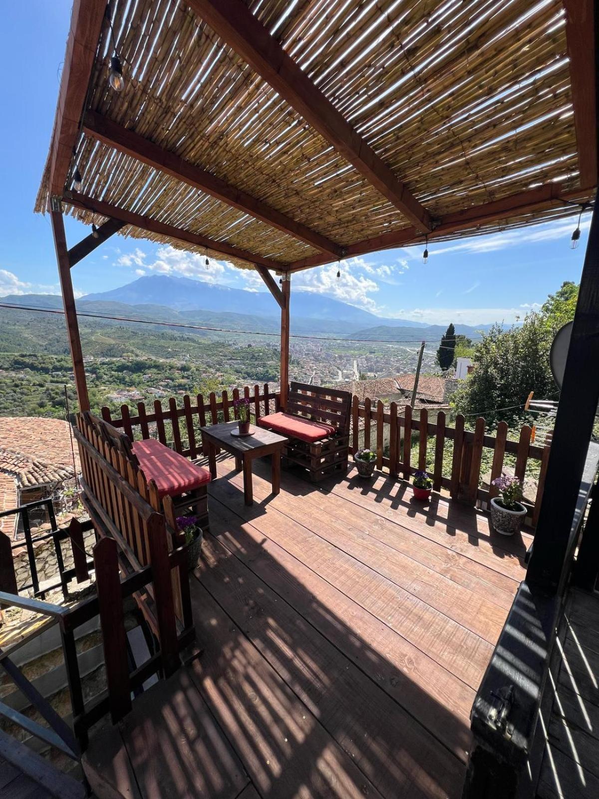 Guest House Maria - Berat Castle 외부 사진